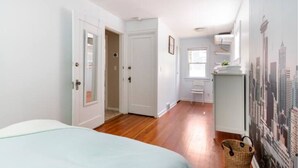 3 habitaciones, tabla de planchar con plancha, wifi y ropa de cama 