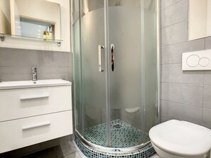 Douche, sèche-cheveux