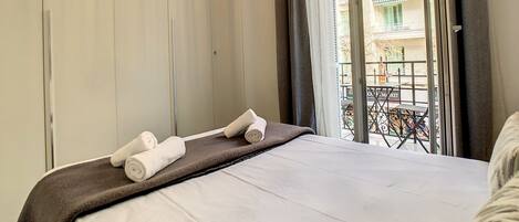 1 slaapkamer, een strijkplank/strijkijzer