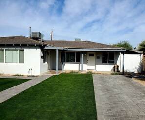 Exterior - Modern Arcadia lite bungalow (Phoenix)