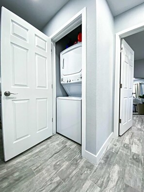 Interior - Modern Arcadia lite bungalow (Phoenix)