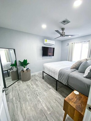 2 bedrooms, iron/ironing board, free WiFi, bed sheets - Modern Arcadia lite bungalow (Phoenix)