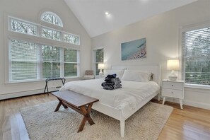 4 bedrooms, iron/ironing board, travel crib, free WiFi