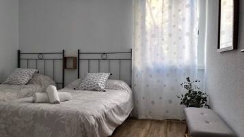 5 bedrooms, iron/ironing board, free WiFi, bed sheets