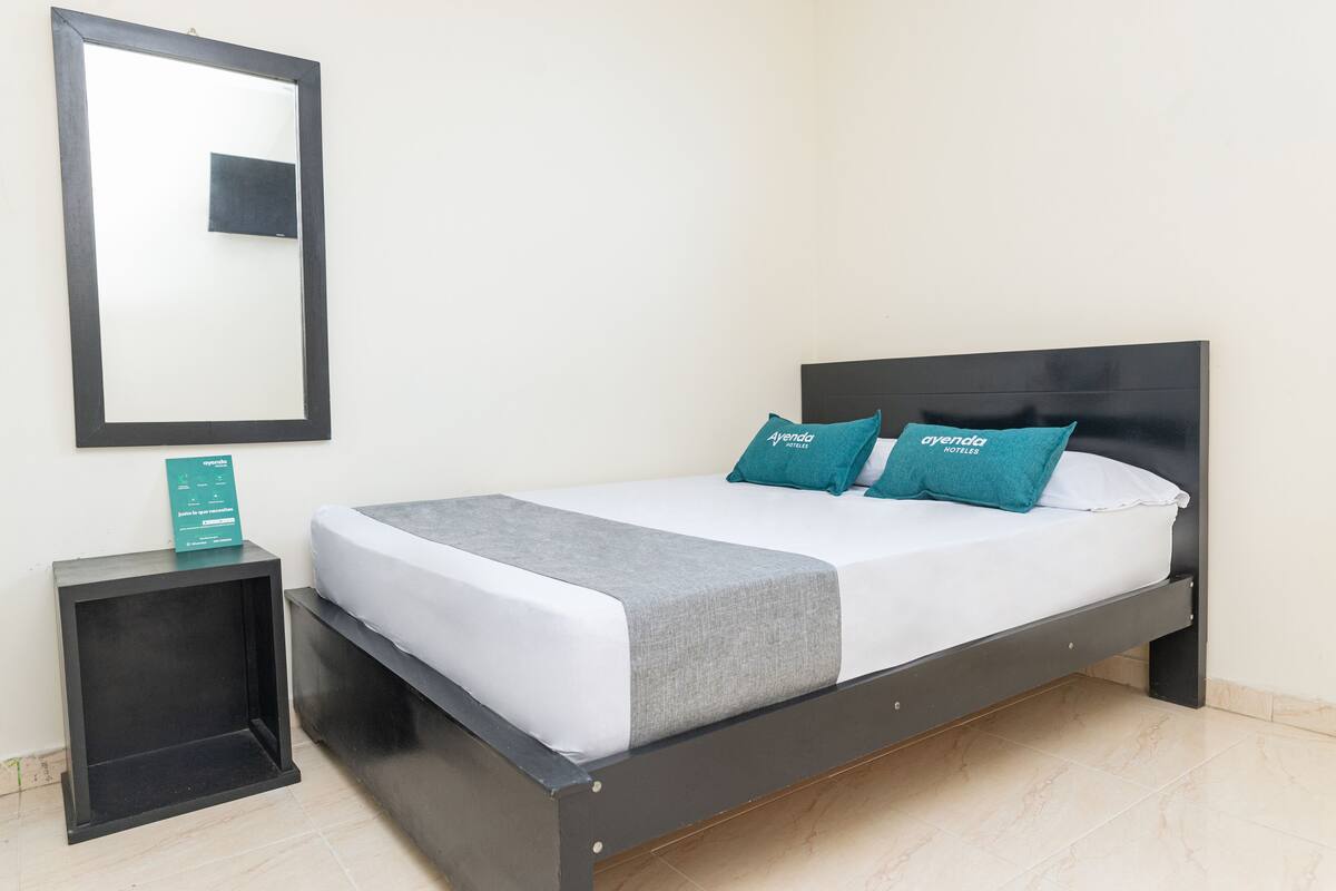 Standard Double Room | Hypo-allergenic bedding available, WiFi (free), bed sheets