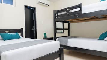 Habitación triple estándar | Ropa de cama hipoalergénica, wifi gratis y ropa de cama