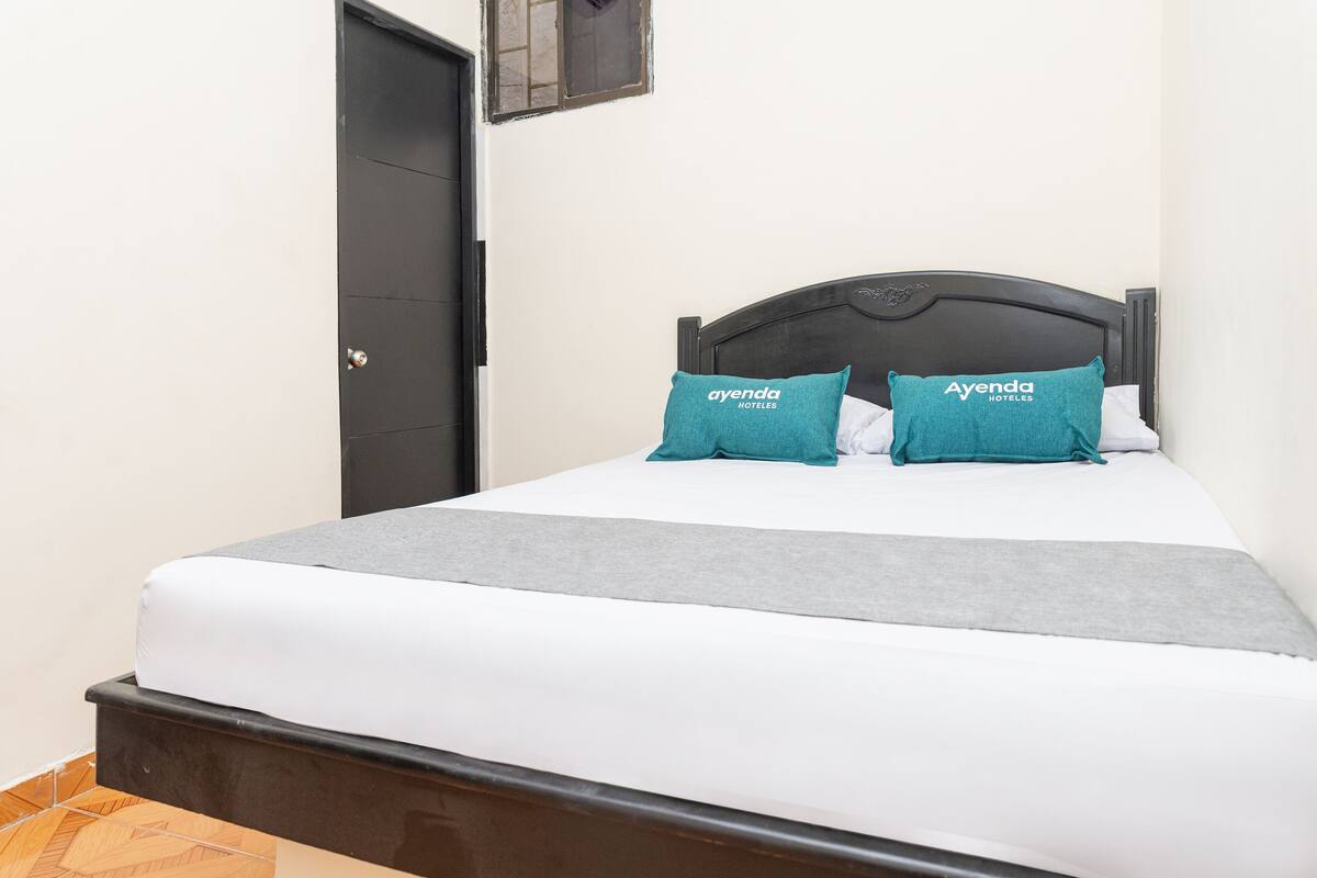 Economy Double Room | Hypo-allergenic bedding available, WiFi (free), bed sheets