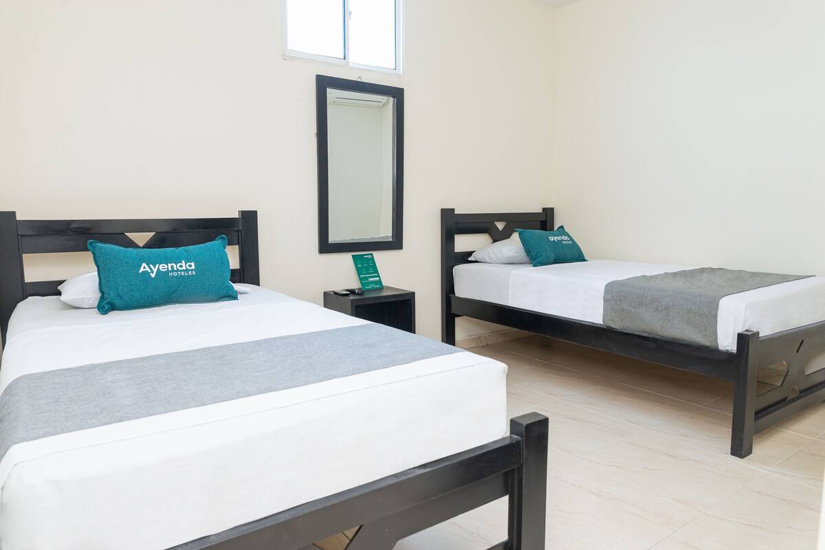 Standard Twin Room | Hypo-allergenic bedding available, WiFi (free), bed sheets