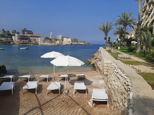 Silvia's 1 BR beachfront apartment / 24 h electricity