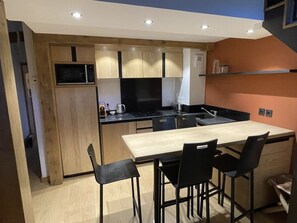Fridge, microwave, stovetop, dishwasher - Le Jardin Alpin: Cozy apartment in a luxury residence (Les Deux Alpes)