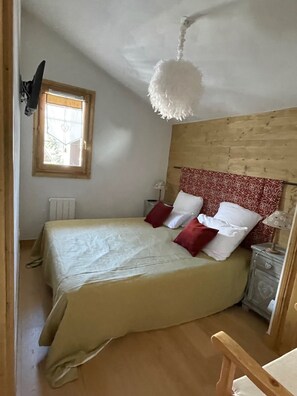 3 chambres, fer et planche à repasser, Wi-Fi gratuit