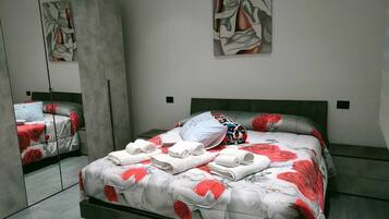 2 Schlafzimmer, Schreibtisch, Bügeleisen/Bügelbrett, WLAN