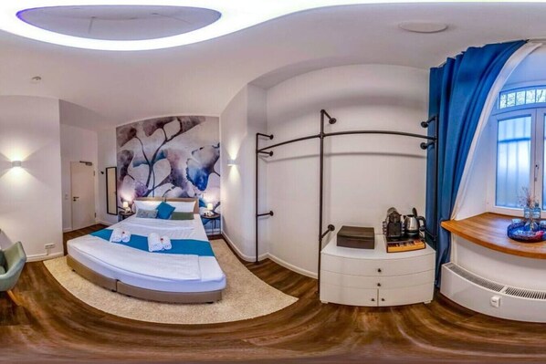 Desk, WiFi, bed sheets