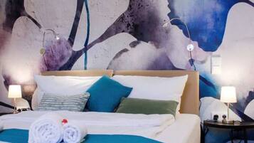 Desk, WiFi, bed sheets
