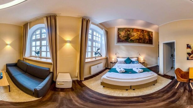 Desk, iron/ironing board, WiFi, bed sheets - Homely Stay Studio3 - with historical mural (München)