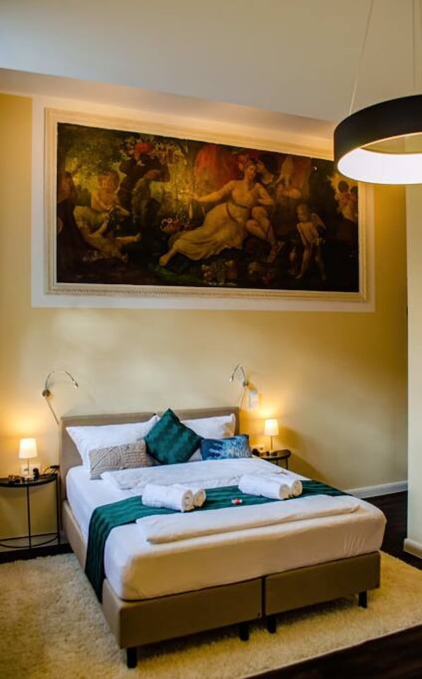 Schreibtisch, WLAN, Bettwäsche