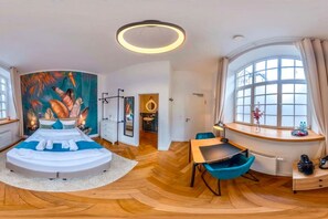 1 室のベッドルーム、デスク、旅行用ベビーベッド、WiFi
