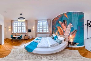 1 室のベッドルーム、デスク、旅行用ベビーベッド、WiFi