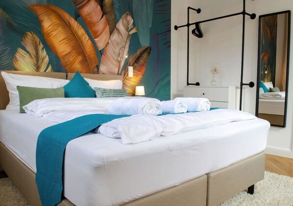 Desk, travel crib, WiFi, bed sheets