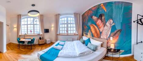 Skrivebord, weekendseng, Wi-Fi, sengetøj