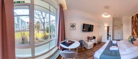 1 室のベッドルーム、デスク、WiFi、ベッドシーツ