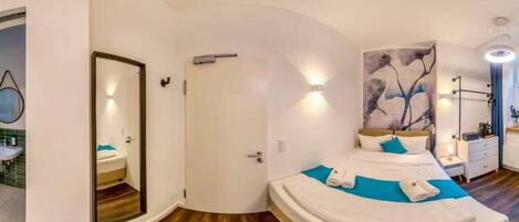 1 bedroom, desk, WiFi, bed sheets