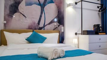 1 bedroom, desk, WiFi, bed sheets