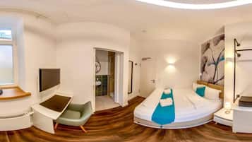 1 bedroom, desk, WiFi, bed sheets