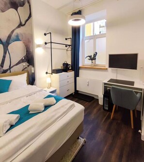 1 bedroom, desk, WiFi, bed sheets - Homely Stay Studio1 - Your place to relax (München)