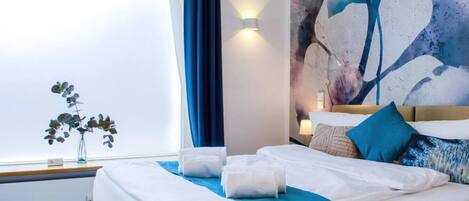 Desk, WiFi, bed sheets