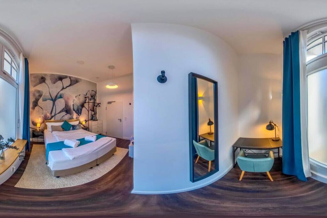 Schreibtisch, WLAN, Bettwäsche