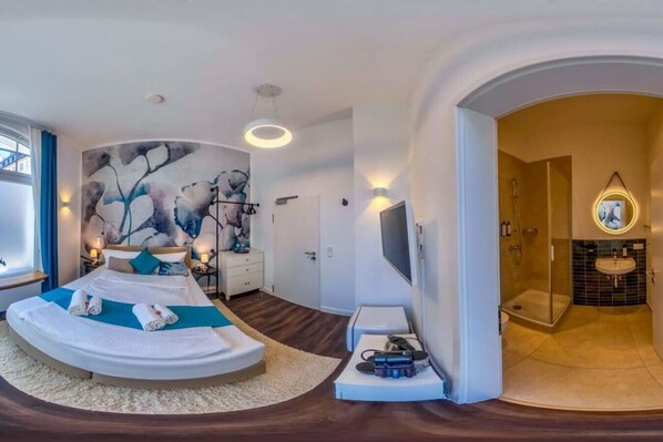 Schreibtisch, WLAN, Bettwäsche