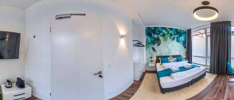 1 bedroom, desk, WiFi, bed sheets