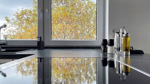 Panoramic Penthouse | Private kitchen | Microwave, oven, stovetop, dishwasher - Modernes Apartment über den Dächern von Osnabrück (Osnabrueck)