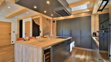 KylskÄp, mikrovÄgsugn, ugn och spishÀll