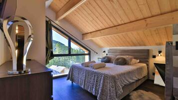 5 bedrooms, free WiFi, bed sheets