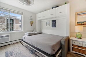 办公桌、熨斗/熨衣板、免费 WiFi、床单