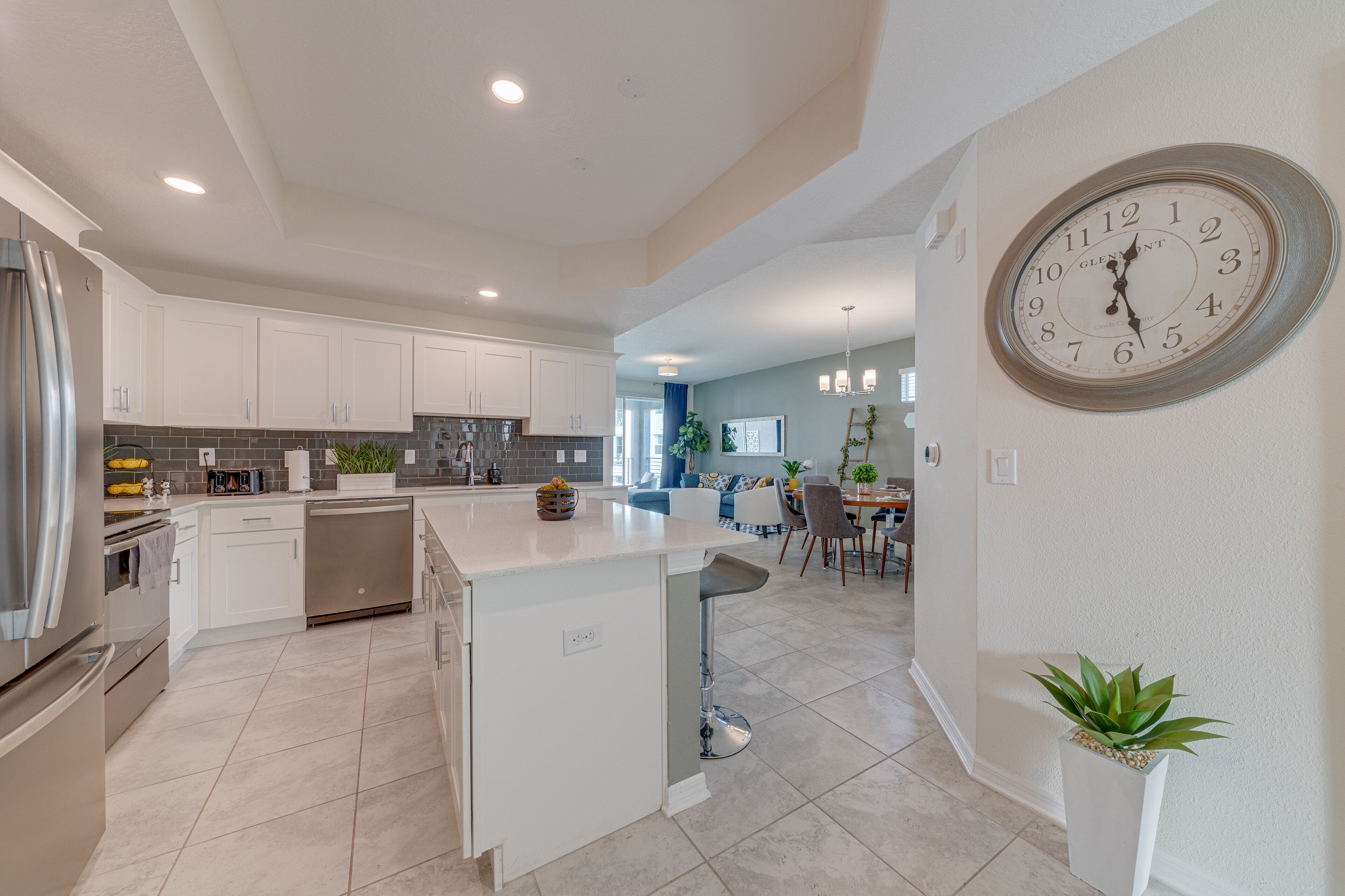 冰箱、微波炉、烤箱、炉灶