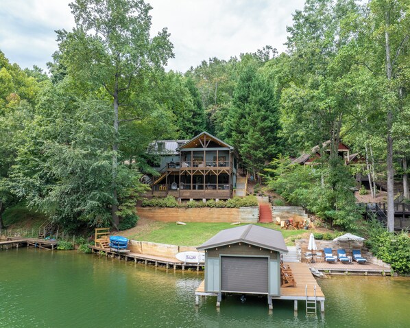 المنشأة من الخارج