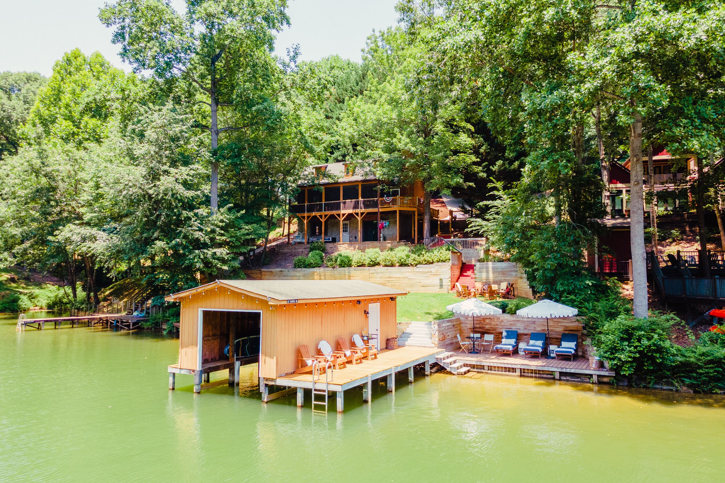 Garner Cove Lake House 4BR 3BA lakefront w/ dock, fire pit, game room
