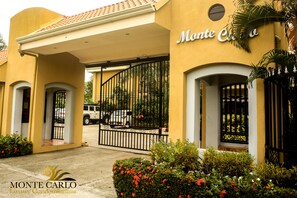 المنشأة من الخارج