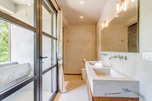 Superior-Apartment | Badezimmer | Shampoo