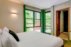 2 عدّة غرف نوم ومكواة/لوح كي وملاءات أسرّة