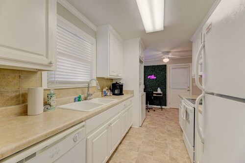 ★ Good Vibes Ranch ★ Walk to Zoo | Pet Friendly