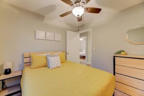 3 bedrooms, desk, iron/ironing board, travel crib