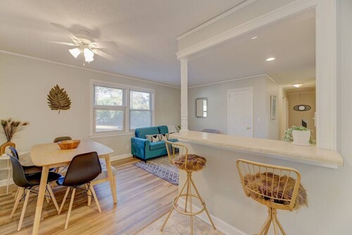 ★ Good Vibes Ranch ★ Walk to Zoo | Pet Friendly