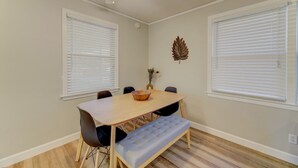 A dining room with a wooden table, black chairs, a bench, and a ceiling fan. - ★ Good Vibes Ranch ★ Walk to Zoo | Pet Friendly (West Columbia)