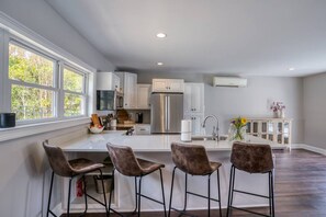 Cookware/dishes/utensils