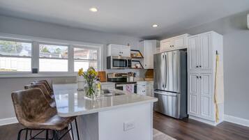 Cookware/dishes/utensils