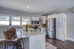 Cookware/dishes/utensils